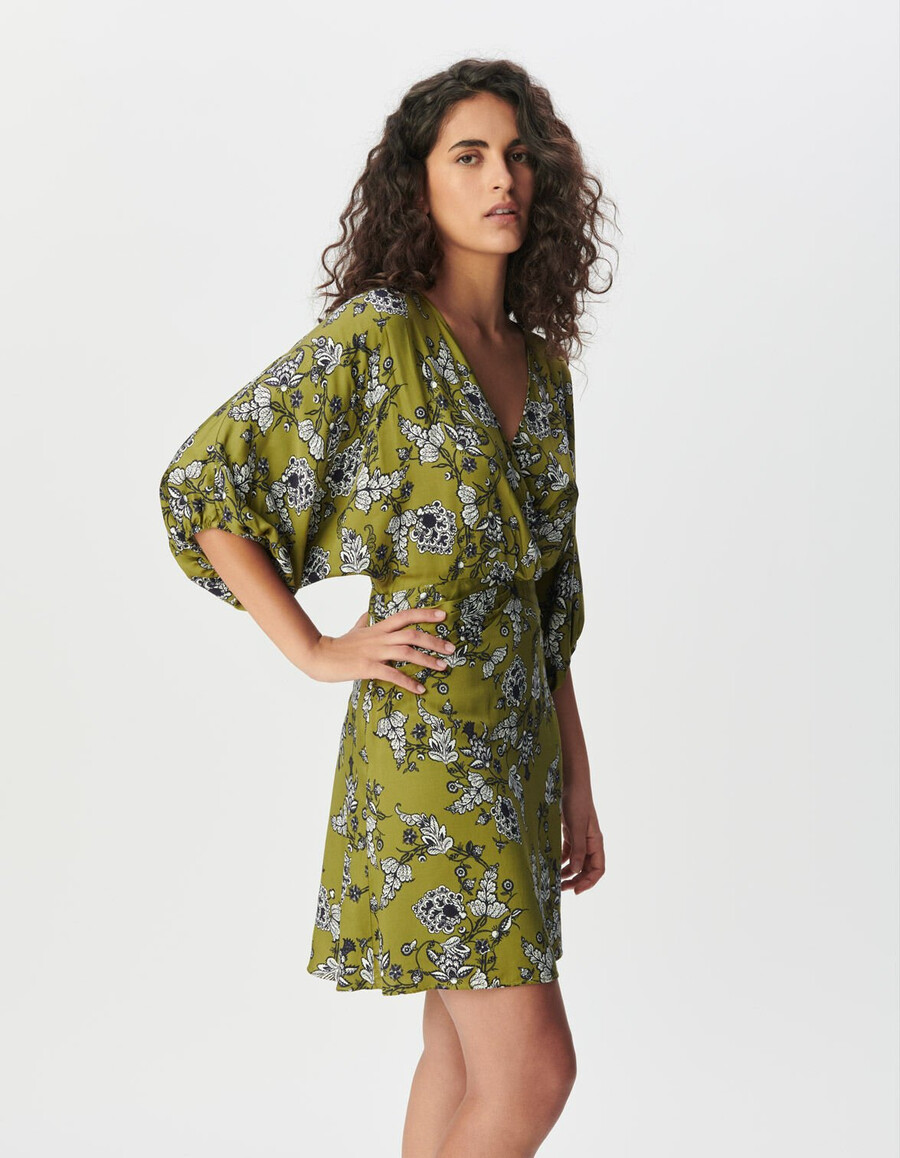 abito verde fluido da donna con stampa floreale