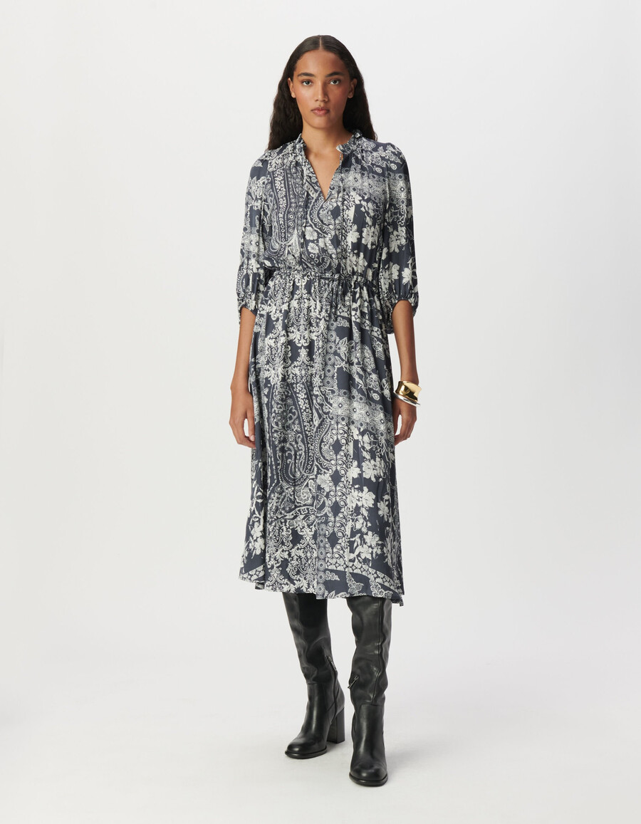 abito lungo da donna in raso grigio blu con stampa a sciarpa
