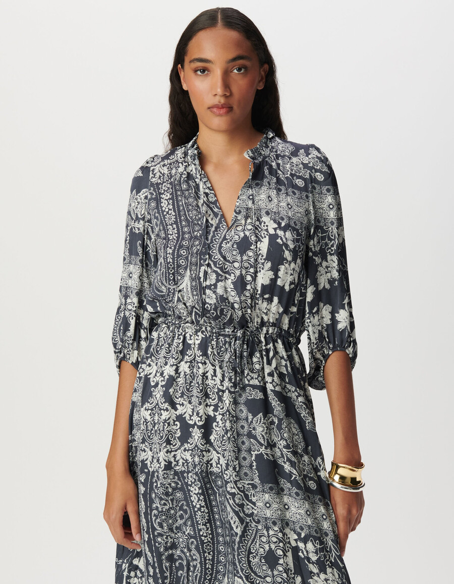 abito lungo da donna in raso grigio blu con stampa a sciarpa
