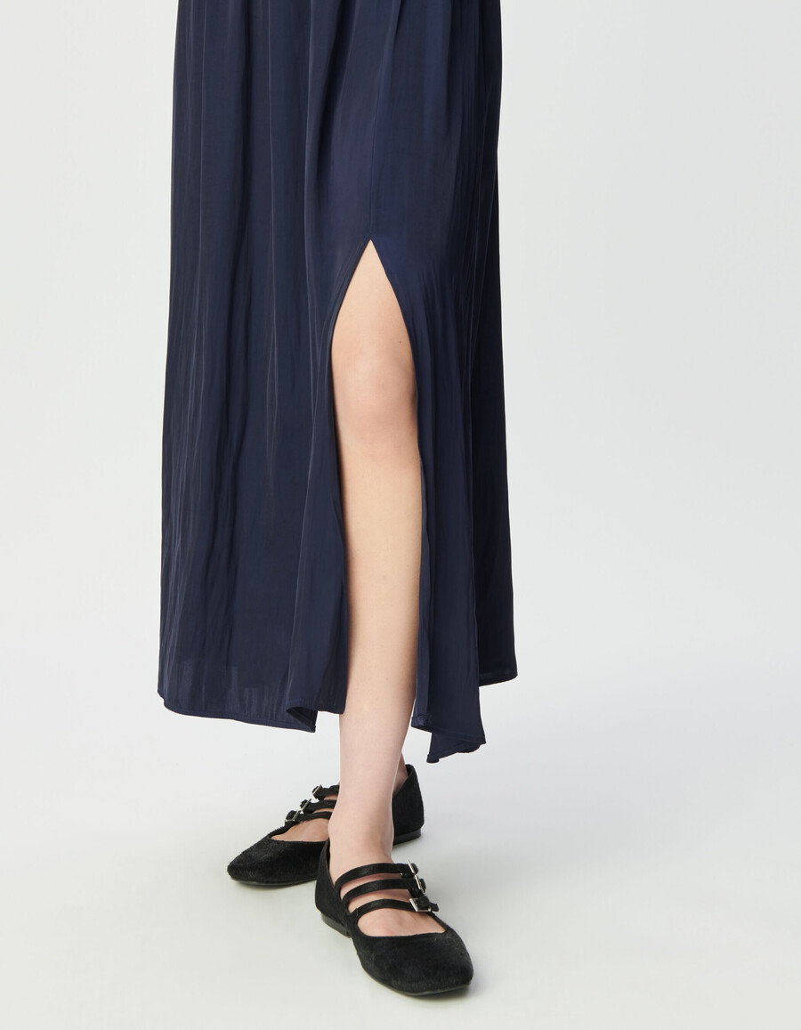 abito da donna blu navy fluido con volant plissettati