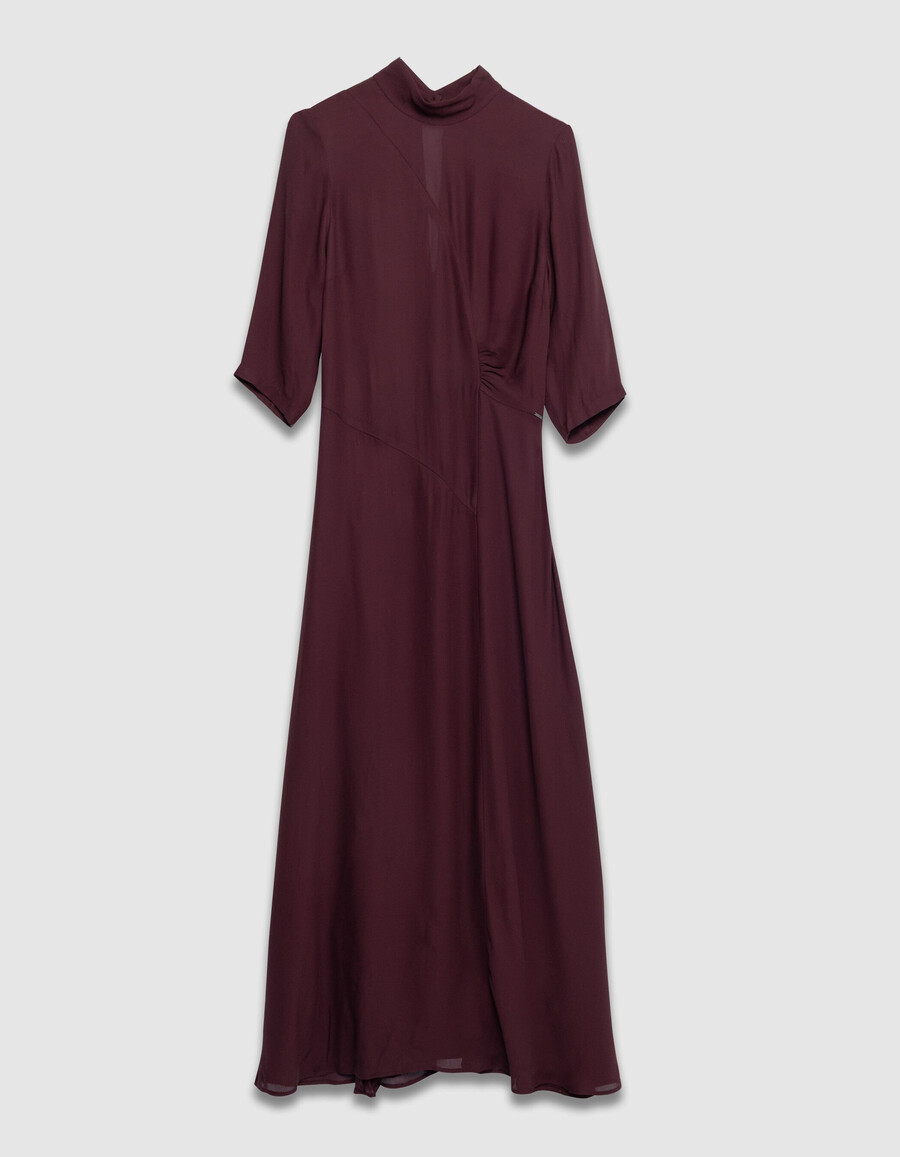 abito lungo da donna color bordeaux con collo alto