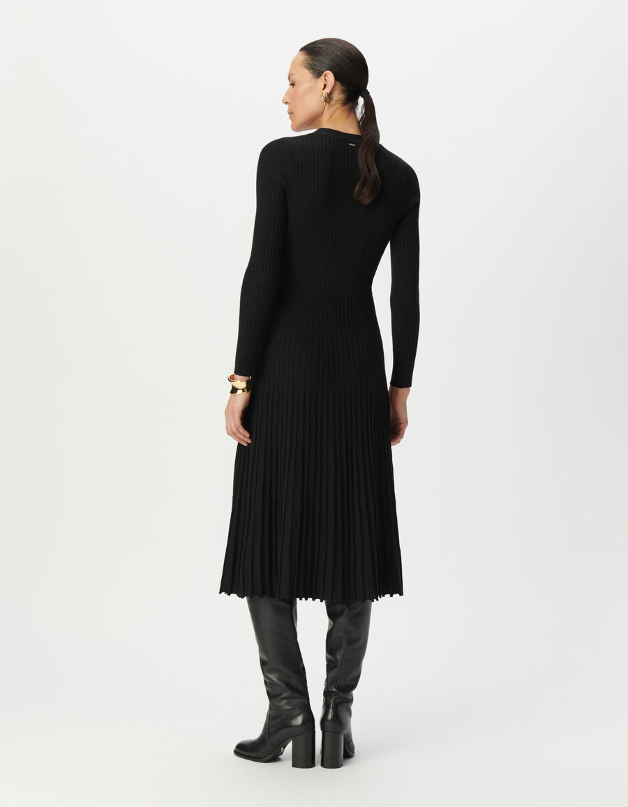 abito lungo in maglia nera plissettata da donna
