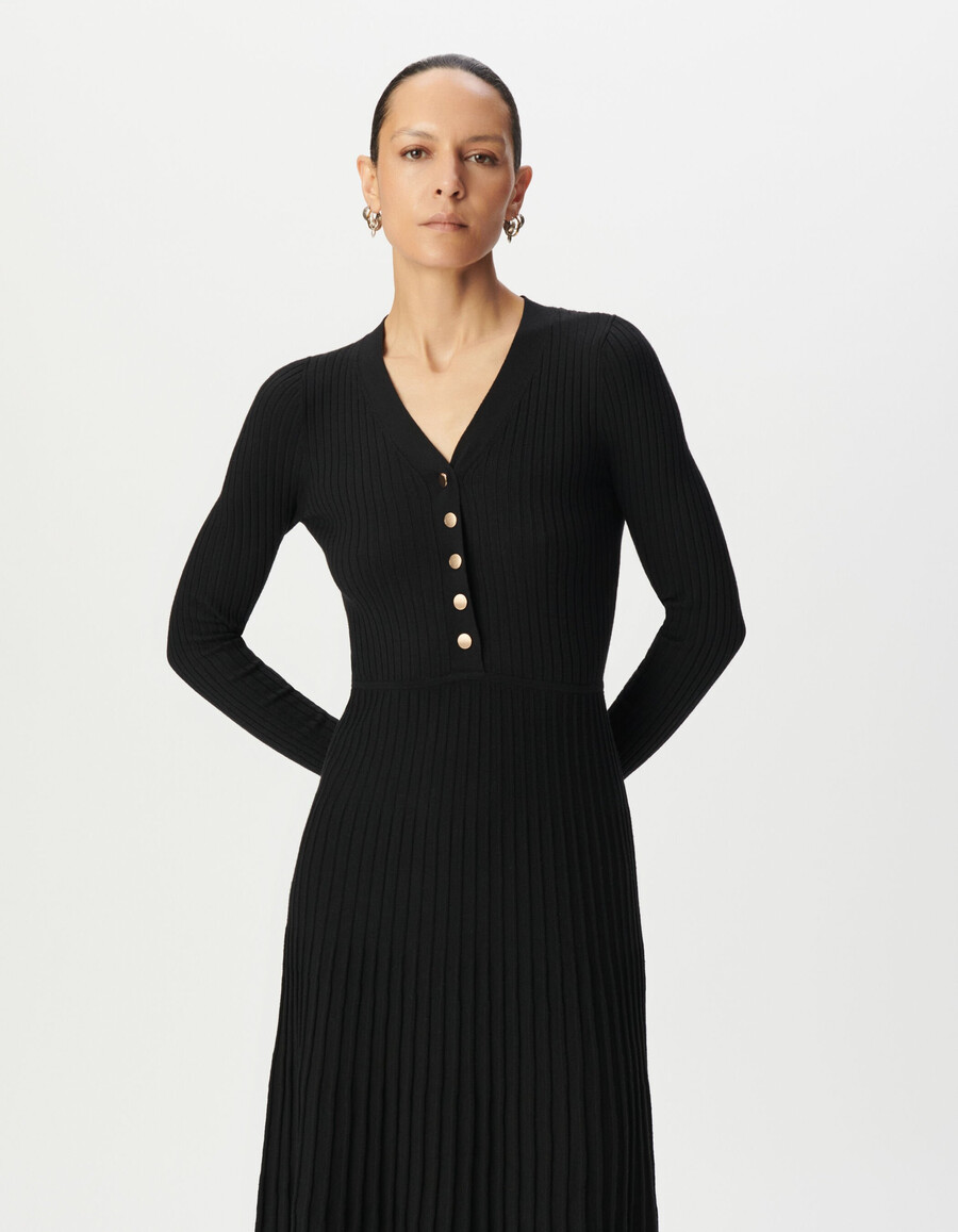 abito lungo in maglia nera plissettata da donna