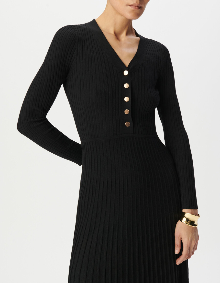 abito lungo in maglia nera plissettata da donna