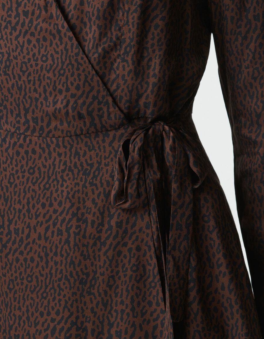 abito avvolgente marrone da donna con stampa leopardata