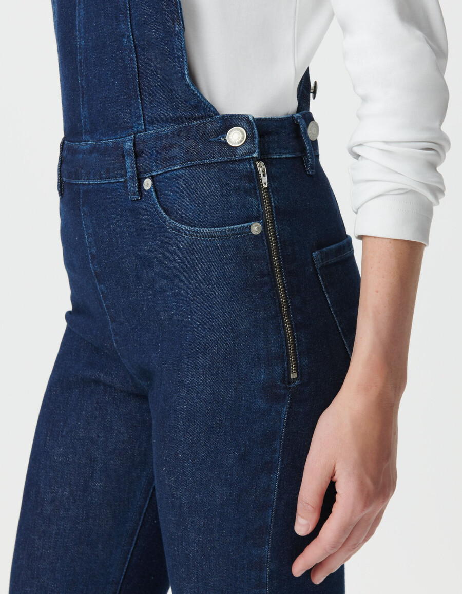 salopette da donna in denim blu con taglio a zampa