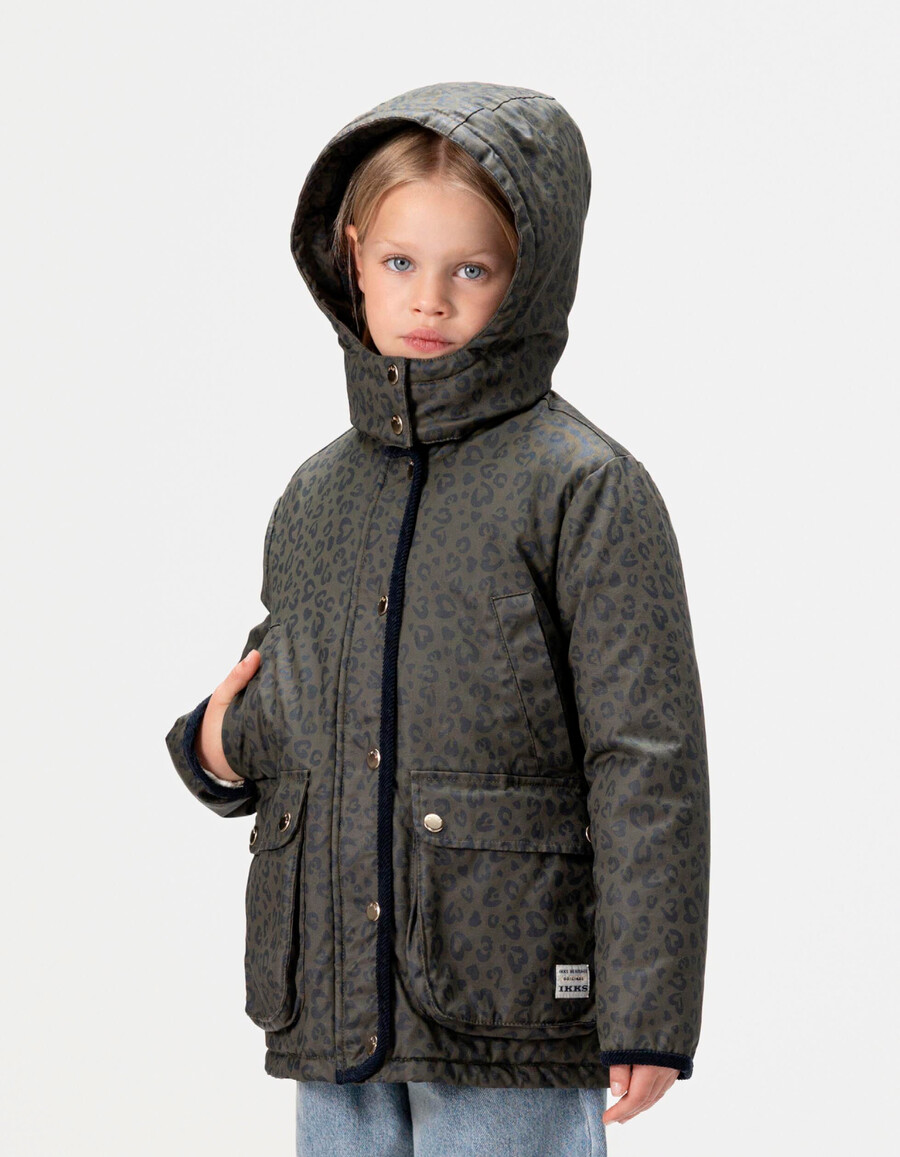 giacca rivestita color cachi da bambina con motivo leopardato a cuore