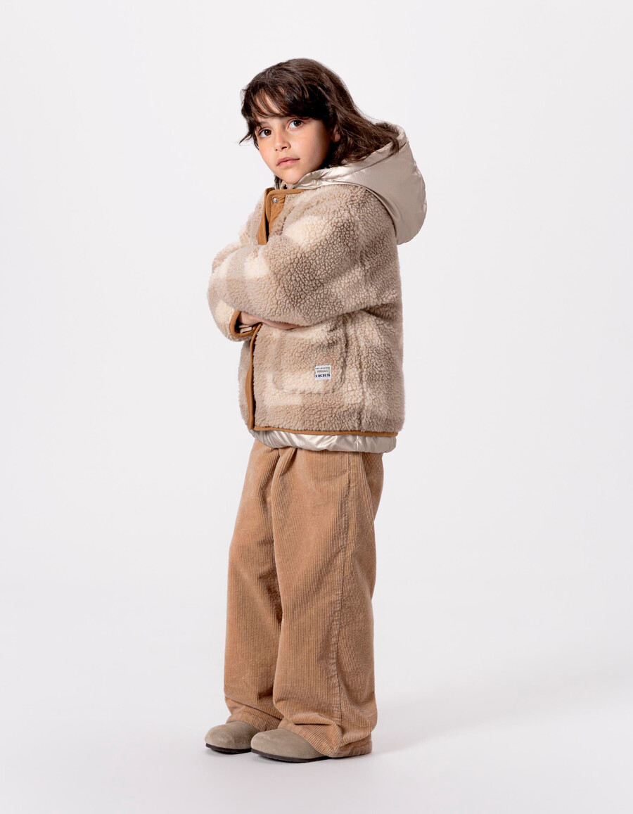giacca imbottita reversibile a quadri dorati e sherpa per bambine