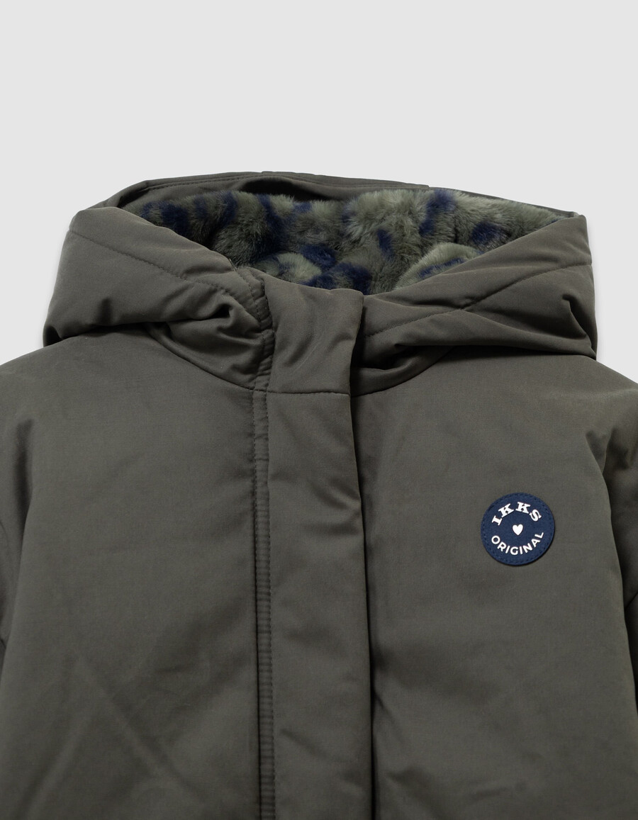 parka color cachi con fodera in pelliccia per bambina con motivo leopardato a cuore