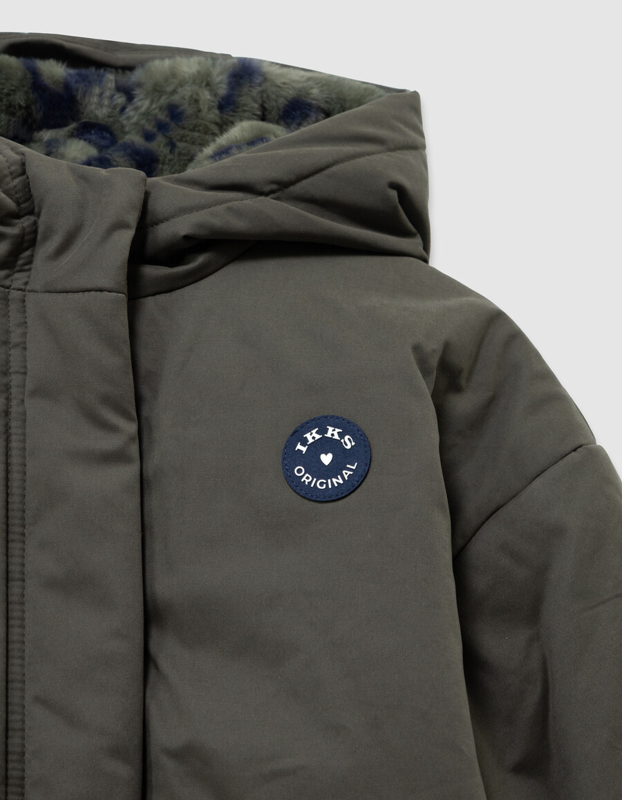 parka color cachi con fodera in pelliccia per bambina con motivo leopardato a cuore