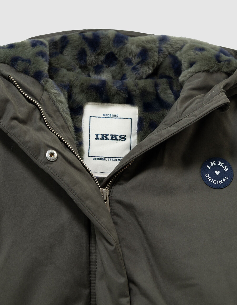 parka color cachi con fodera in pelliccia per bambina con motivo leopardato a cuore
