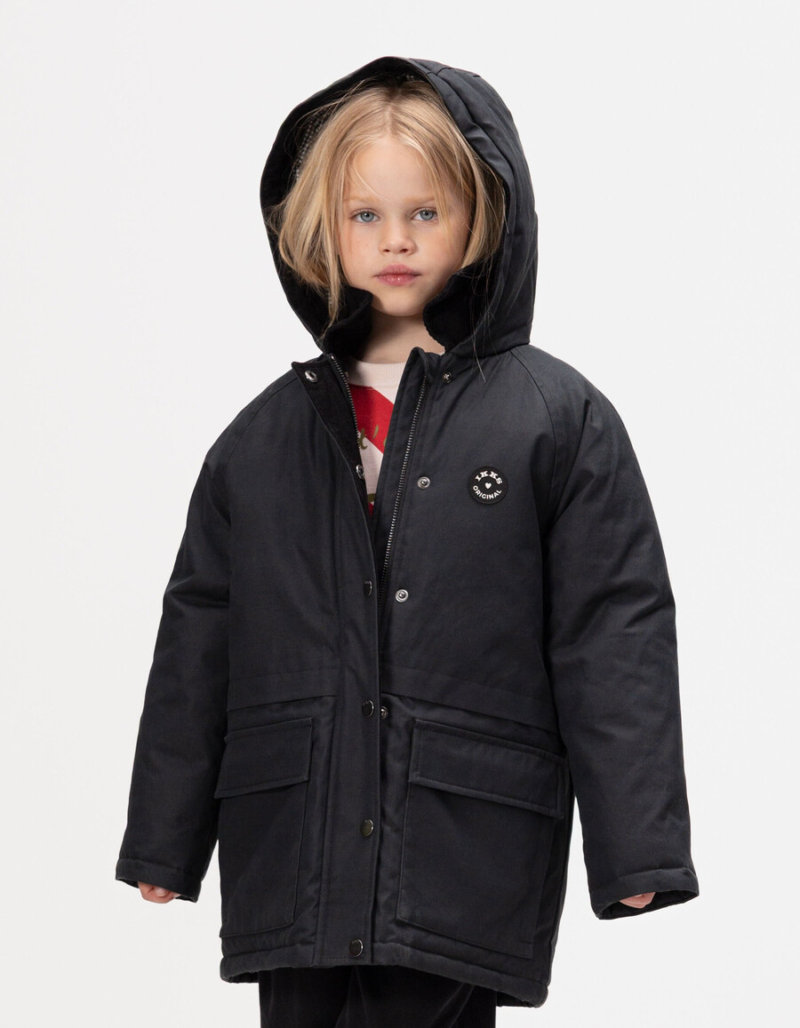 parka nero e gilet rosso 2 in 1 per ragazze