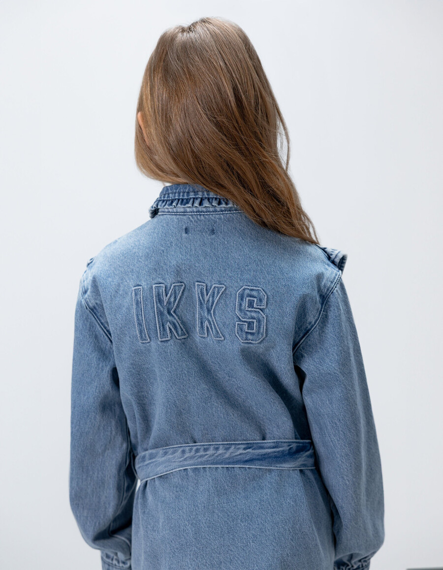 abito in denim blu con cintura e dettagli arricciati per bambine