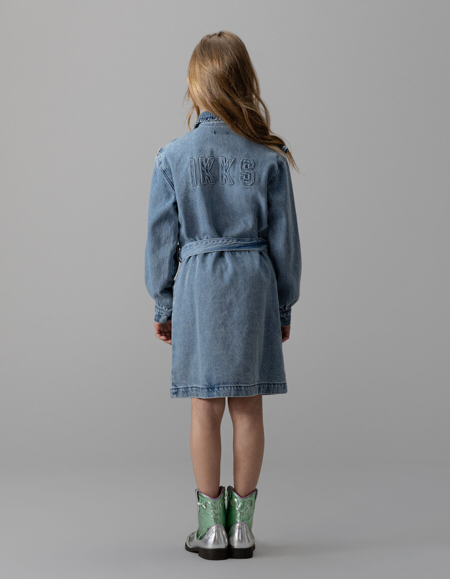 abito in denim blu con cintura e dettagli arricciati per bambine