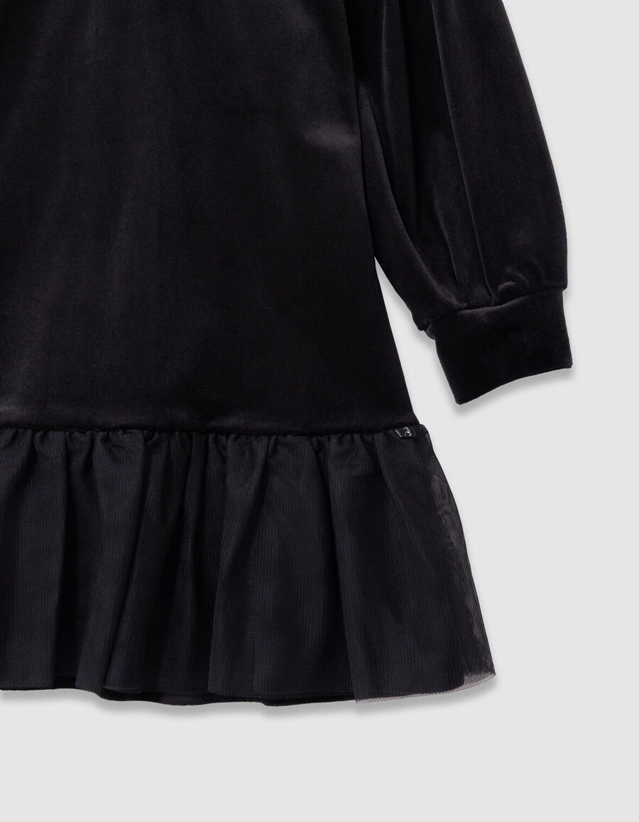 abito da bambina in velluto nero ricamato con volant in tulle