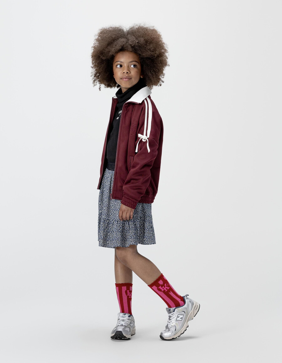cardigan bordeaux con cerniera e fiocchi ecrù per bambine