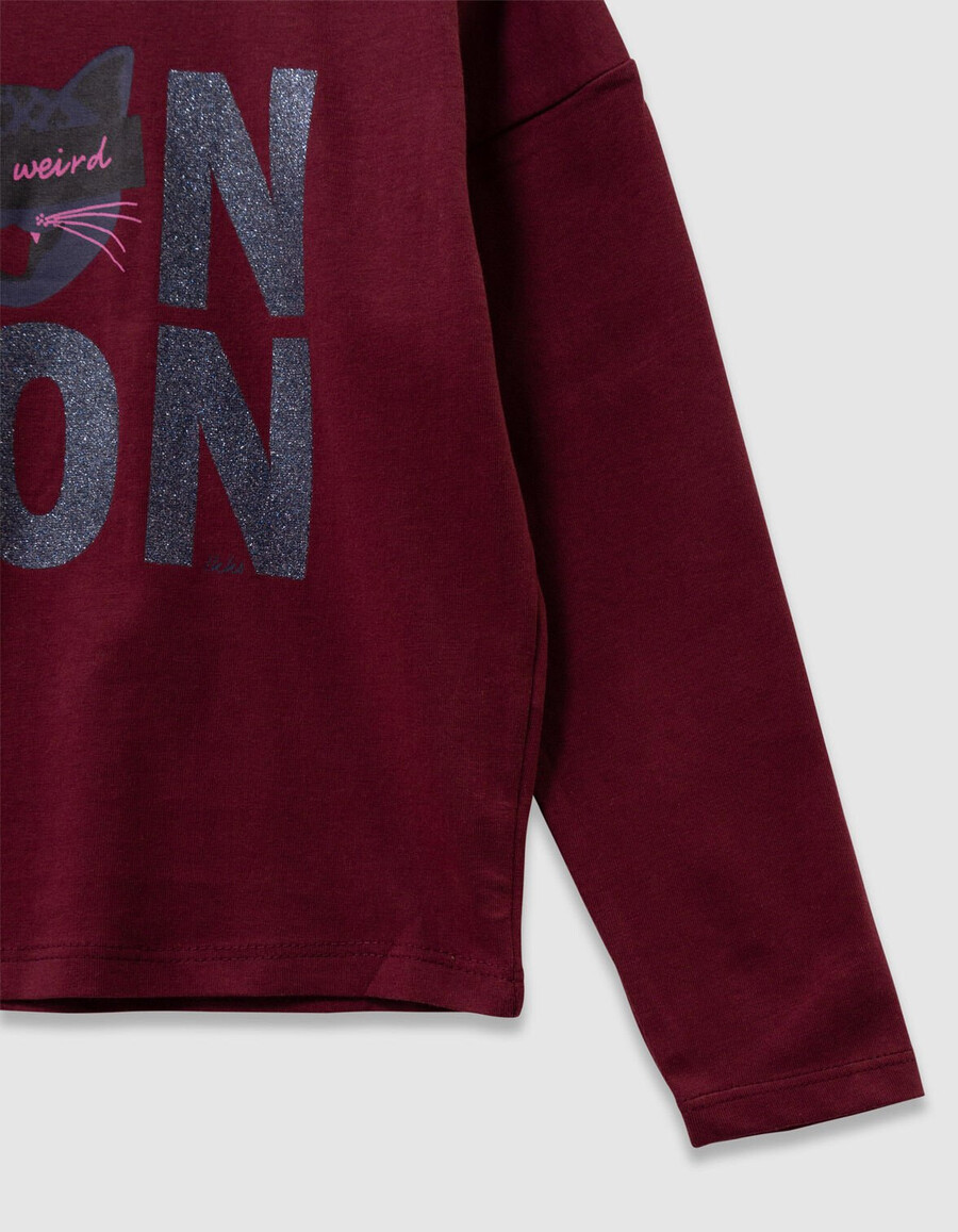 maglietta da bambina in cotone biologico bordeaux con slogan e gatto