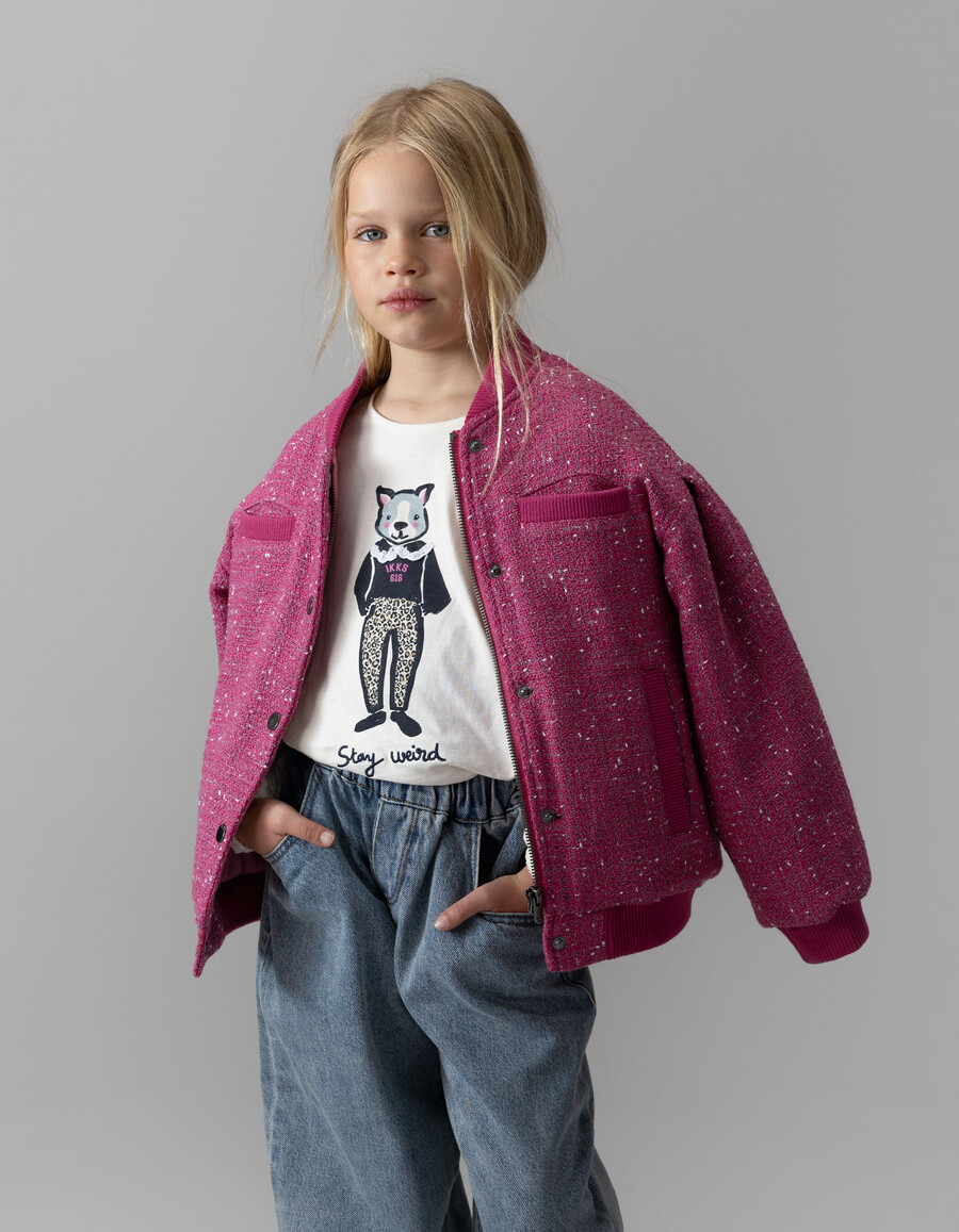 t-shirt da bambina in cotone biologico color écru con coniglio e colletto in pizzo 3d