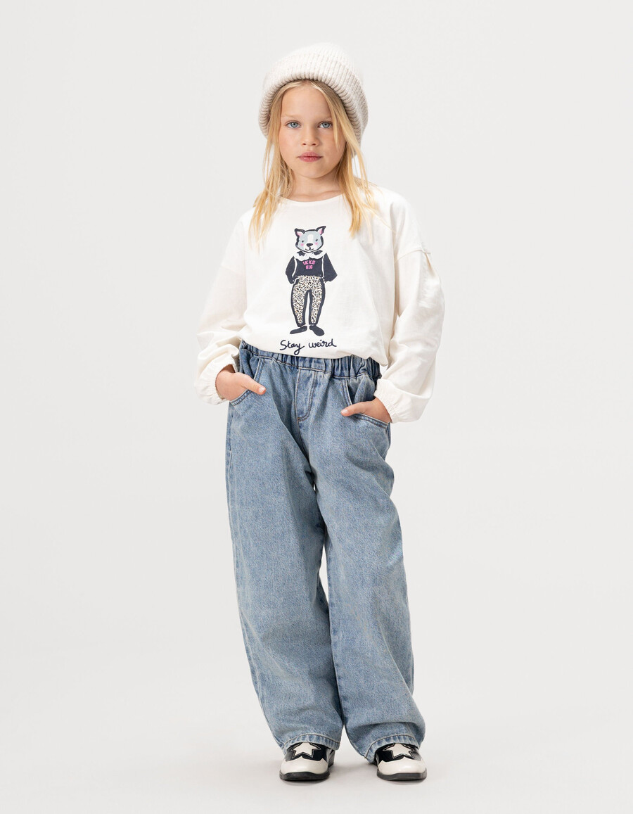 t-shirt da bambina in cotone biologico color écru con coniglio e colletto in pizzo 3d