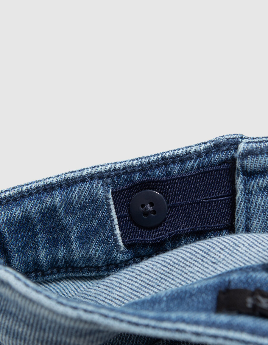 jeans blu a zampa da bambina con tasche applicate