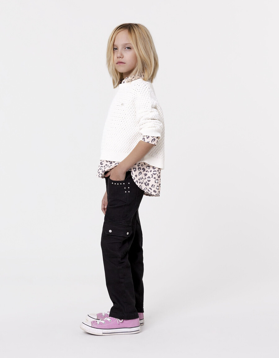 jeans cargo dritti con borchie nere da ragazza