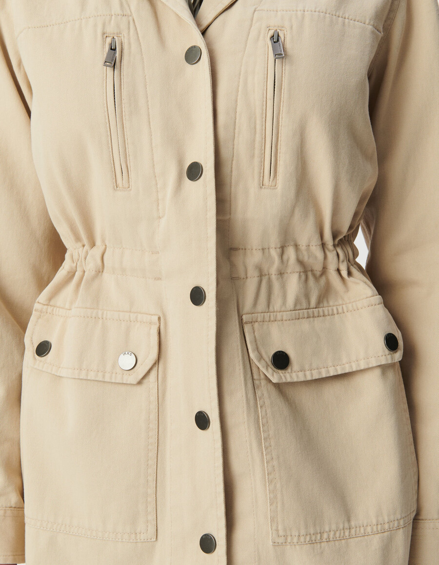 giacca safari beige da donna con ricamo sulle spalle