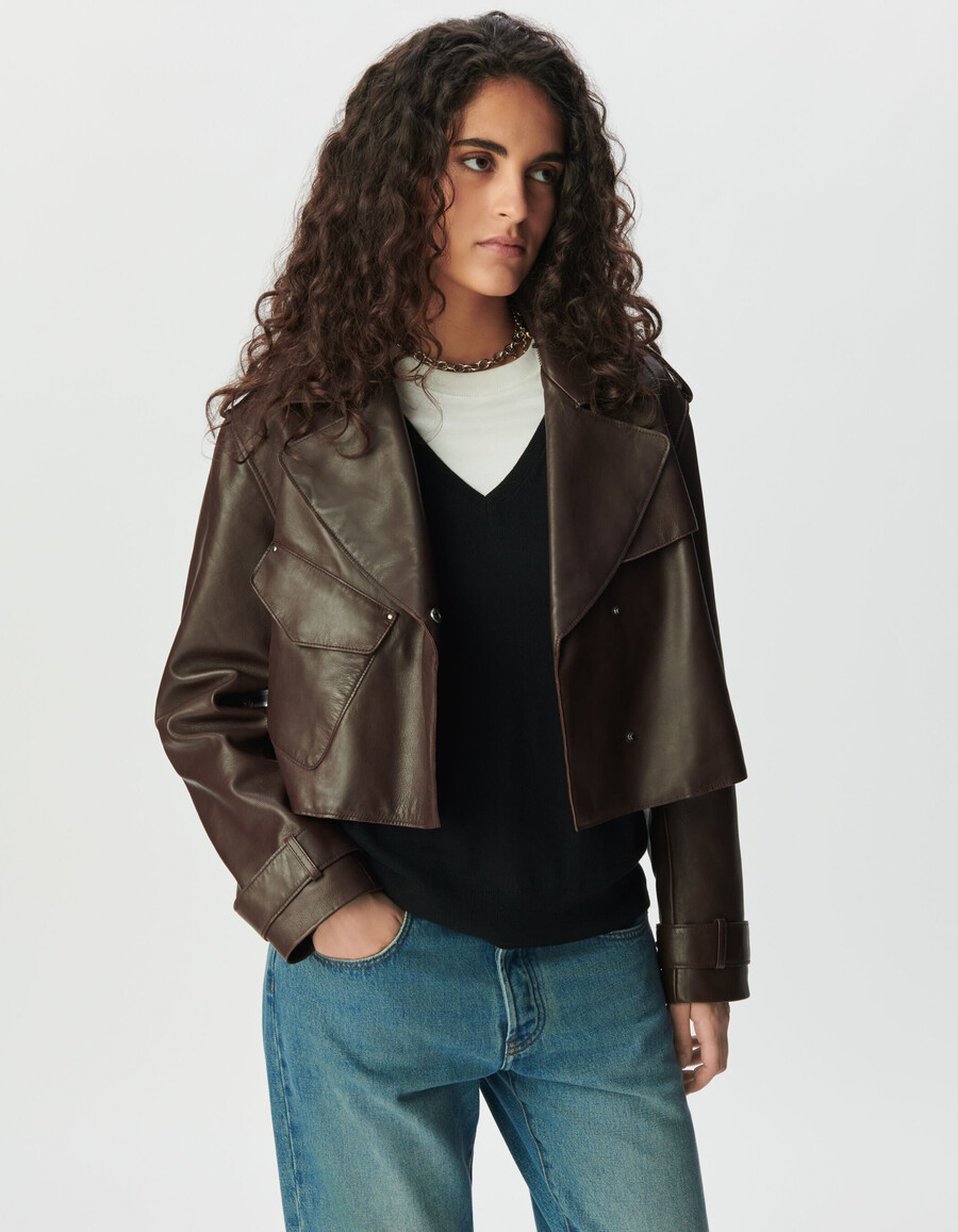 giacca corta in pelle marrone da donna in stile trench