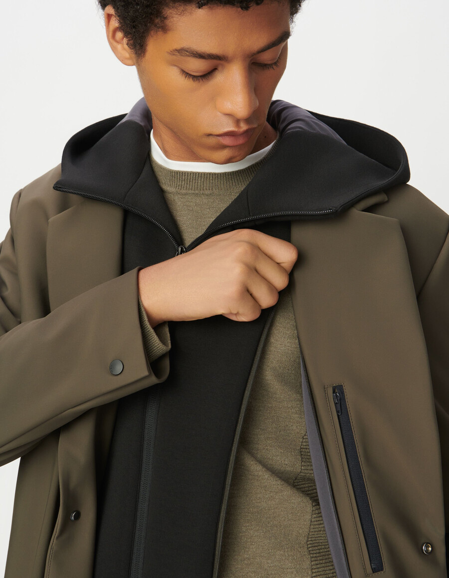 parka beige da uomo con rivestimento nero rimovibile e facile da pulire