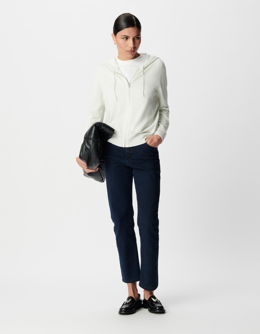 cardigan da donna in maglia a spina di pesce bianca con retro traforato