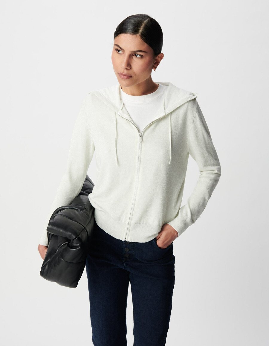 cardigan da donna in maglia a spina di pesce bianca con retro traforato