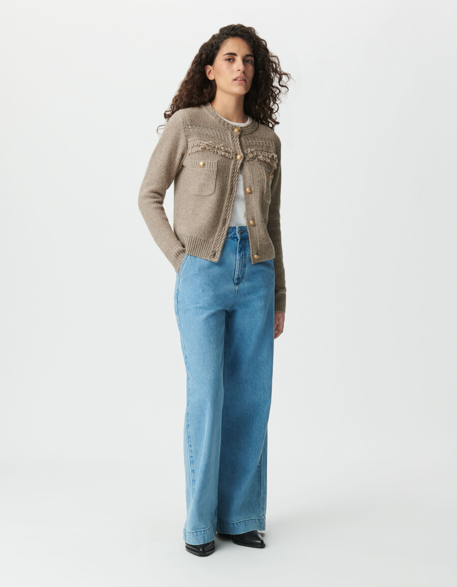 cardigan beige in maglia da donna dettagli con frange bottoni dorati