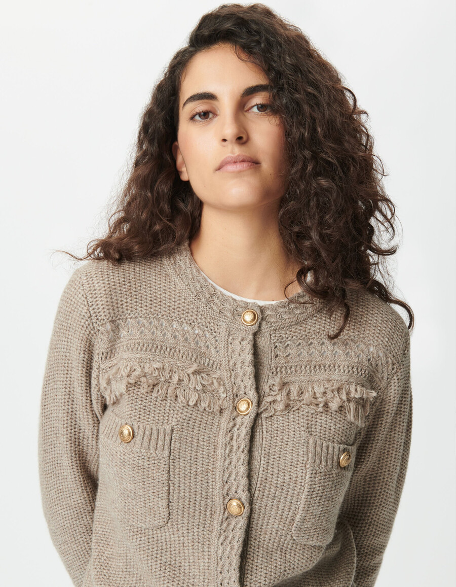 cardigan beige in maglia da donna dettagli con frange bottoni dorati