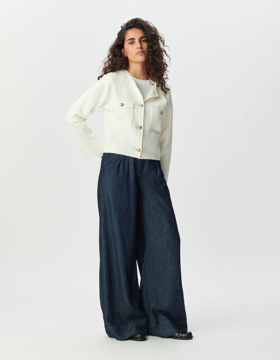 cardigan corto in maglia bianca da donna con tasche applicate