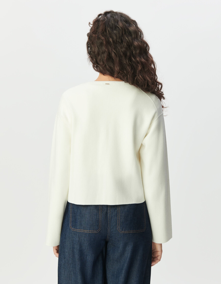 cardigan corto in maglia bianca da donna con tasche applicate