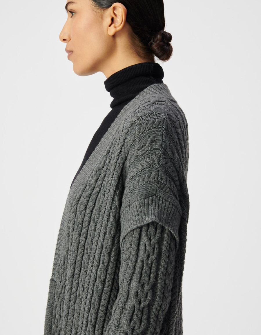 cardigan lungo in maglia a trecce grigio da donna