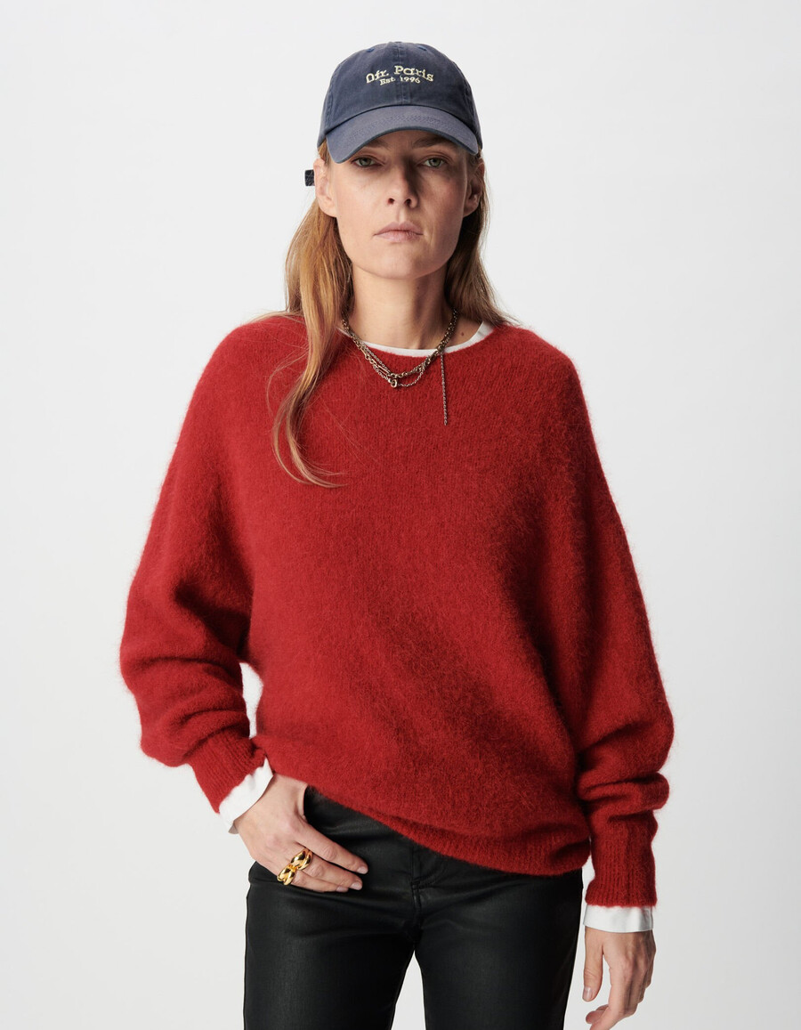 maglione rosso da donna con maniche a pipistrello