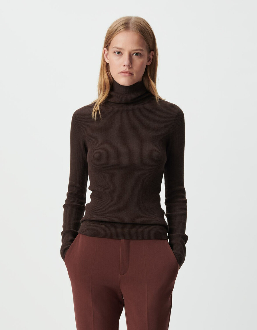maglione a collo alto in maglia marrone da donna