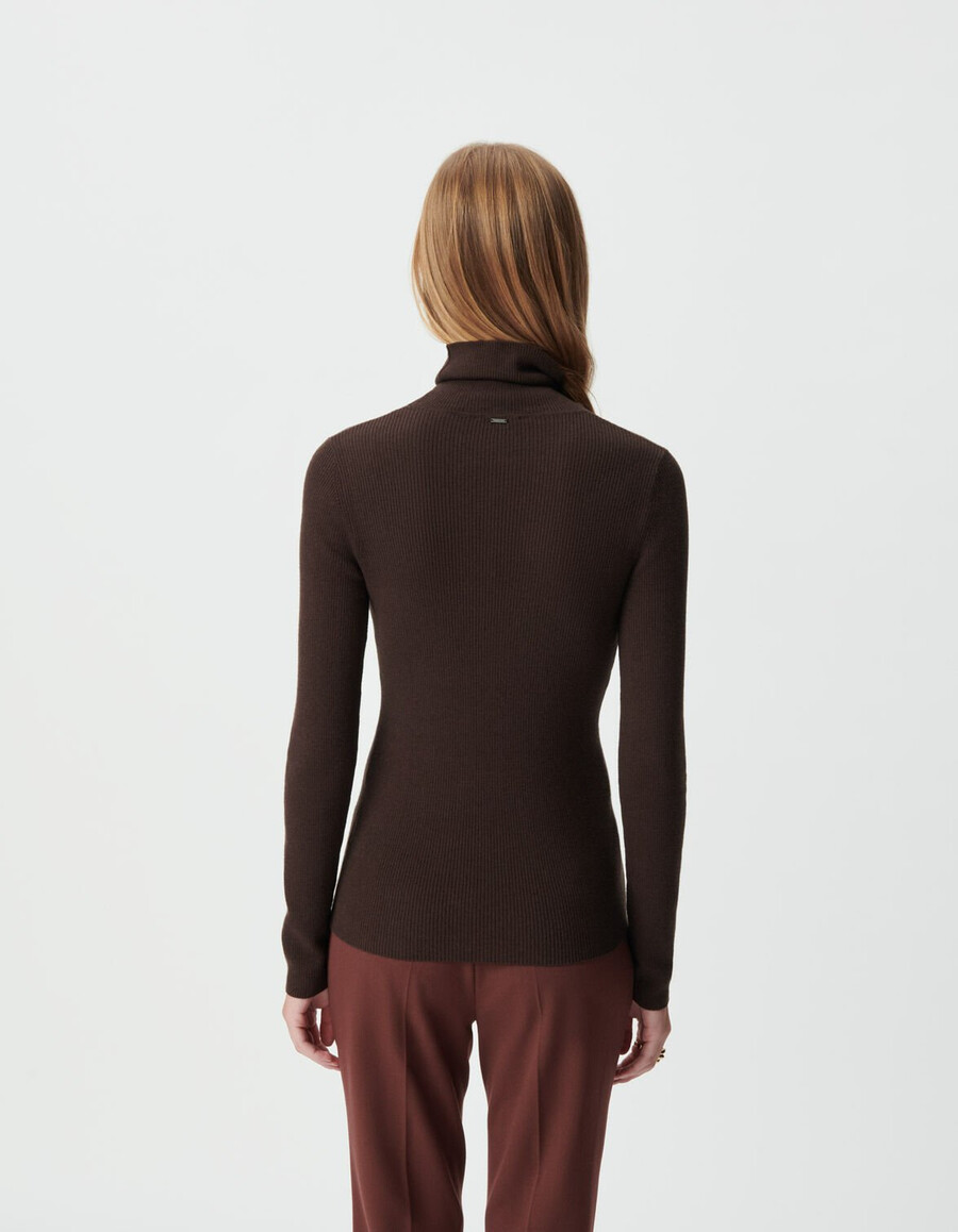 maglione a collo alto in maglia marrone da donna
