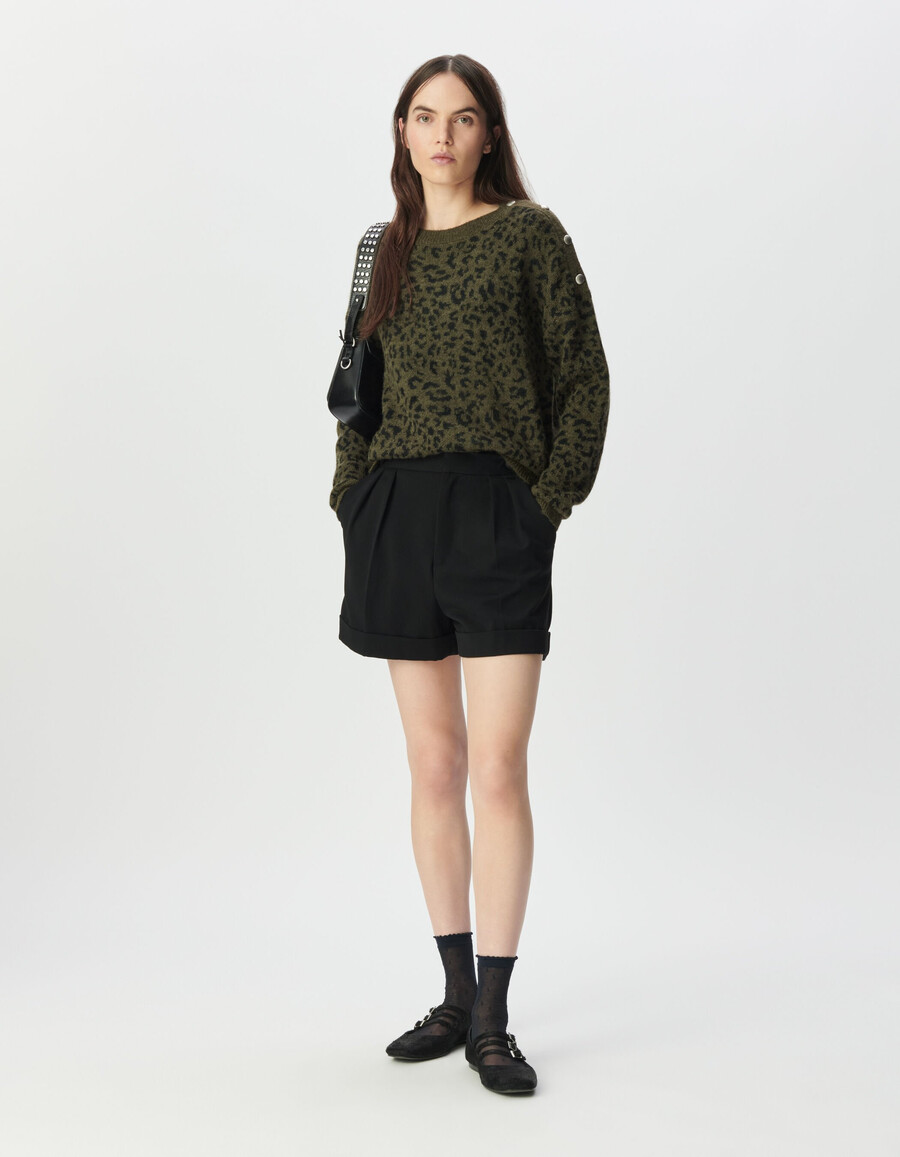 maglione da donna in maglia color cachi con motivo jacquard leopardato