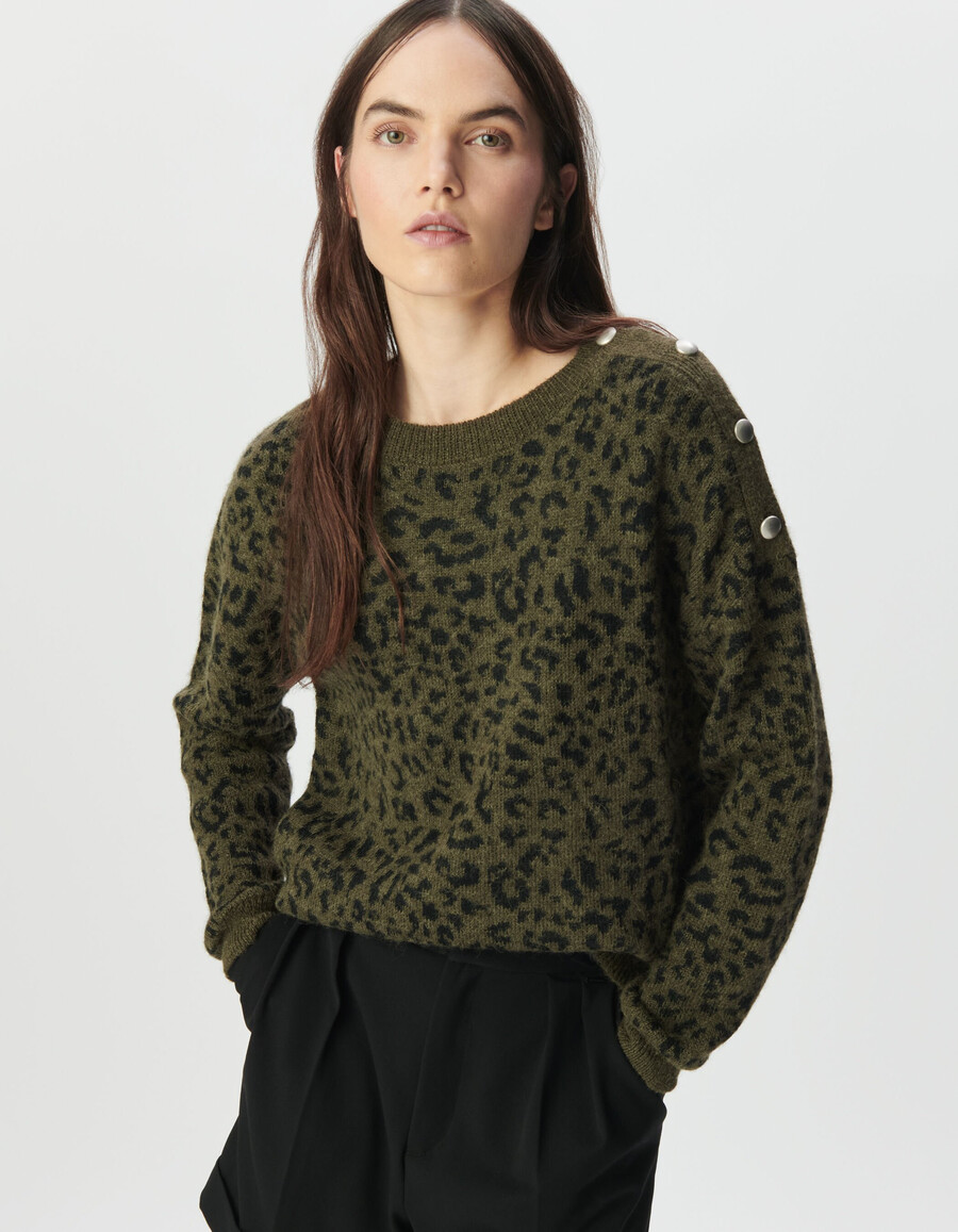 maglione da donna in maglia color cachi con motivo jacquard leopardato