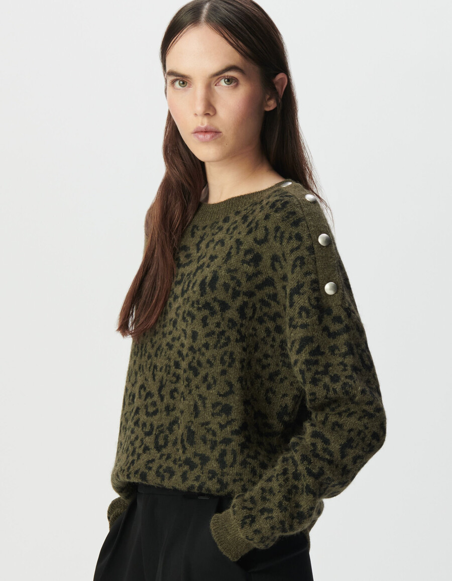 maglione da donna in maglia color cachi con motivo jacquard leopardato