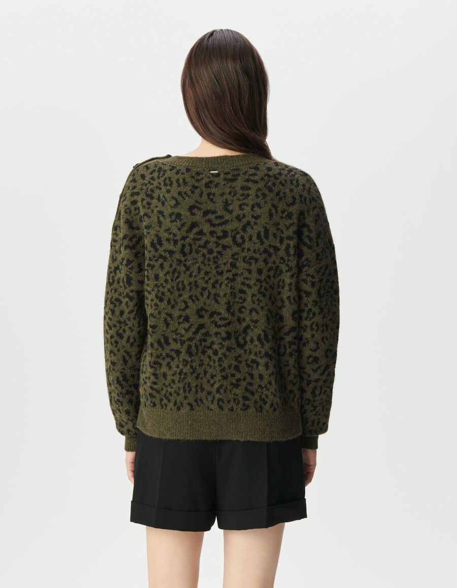 maglione da donna in maglia color cachi con motivo jacquard leopardato