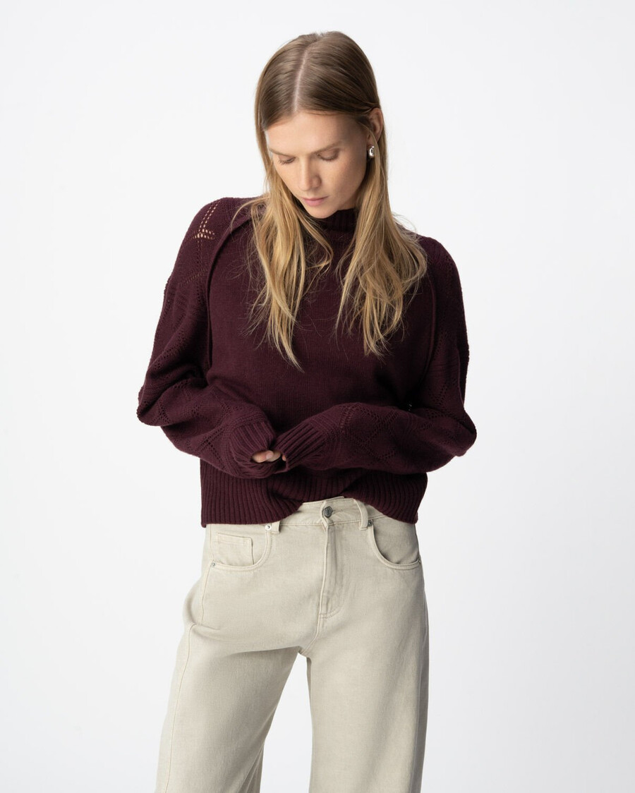 maglione da donna in maglia bordeaux con maniche traforate