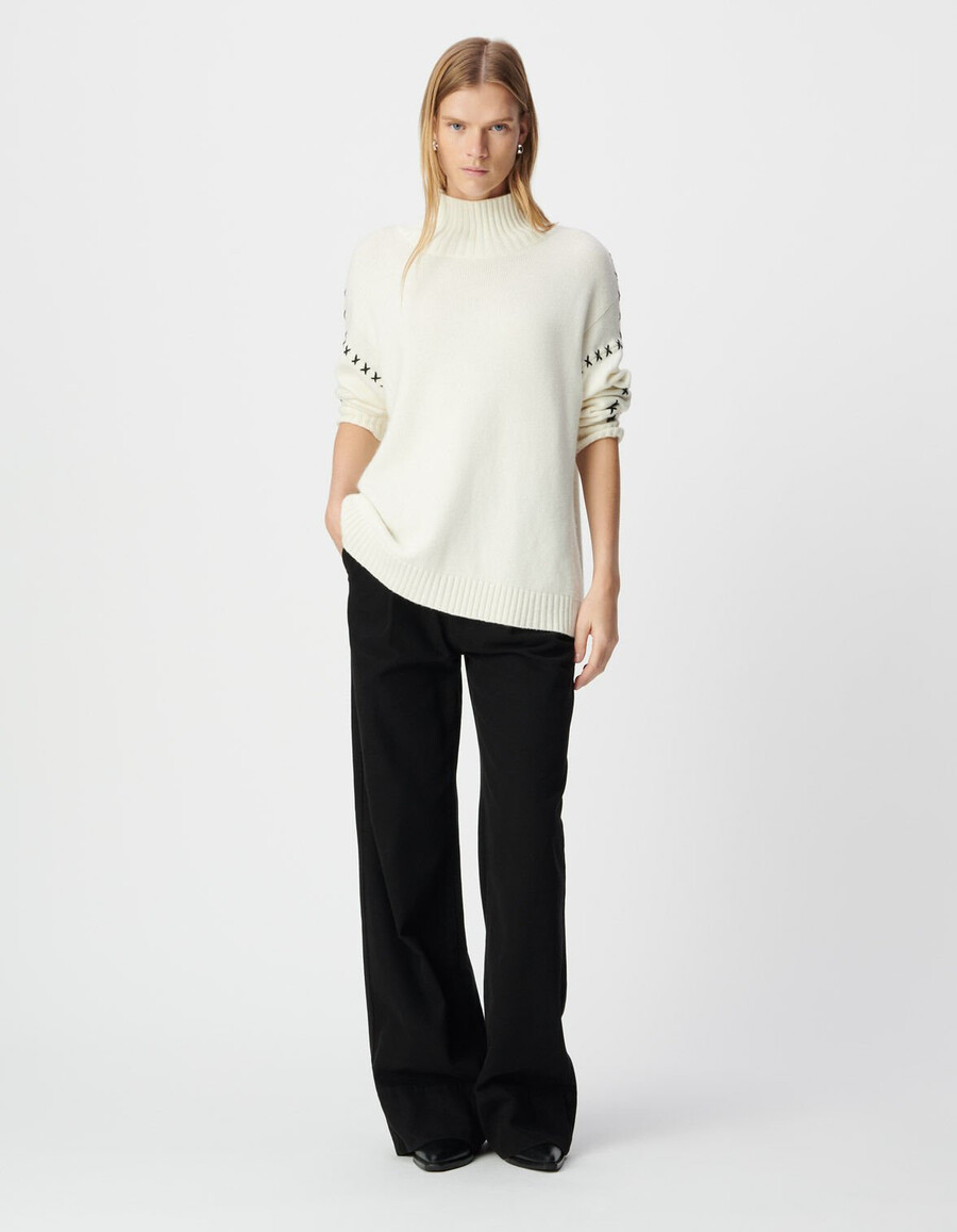 maglione bianco da donna in maglia con dettagli in pizzo sulle maniche