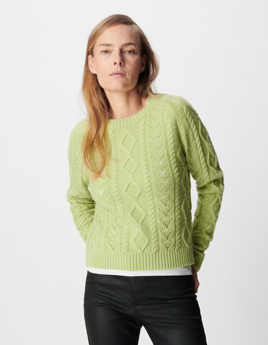 maglione da donna in lana merino lavorata a trecce con scollo rotondo