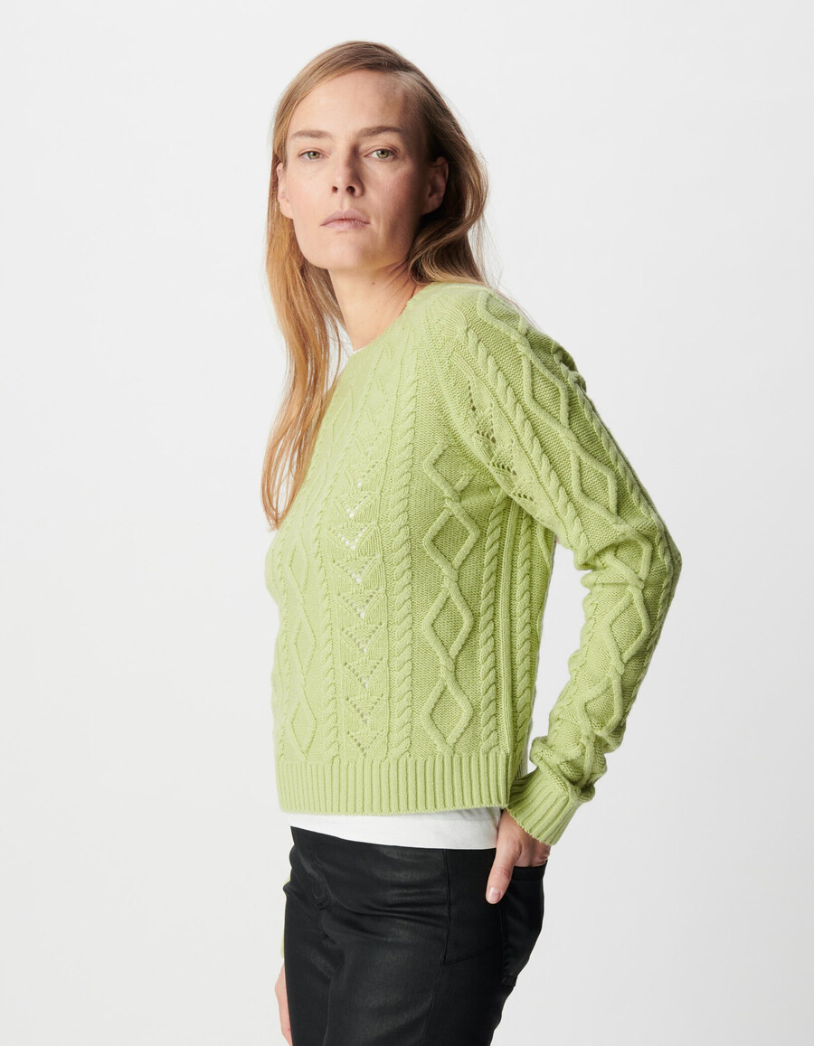 maglione da donna in lana merino lavorata a trecce con scollo rotondo