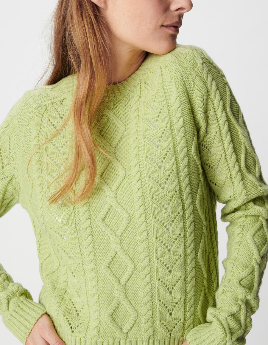 maglione da donna in lana merino lavorata a trecce con scollo rotondo