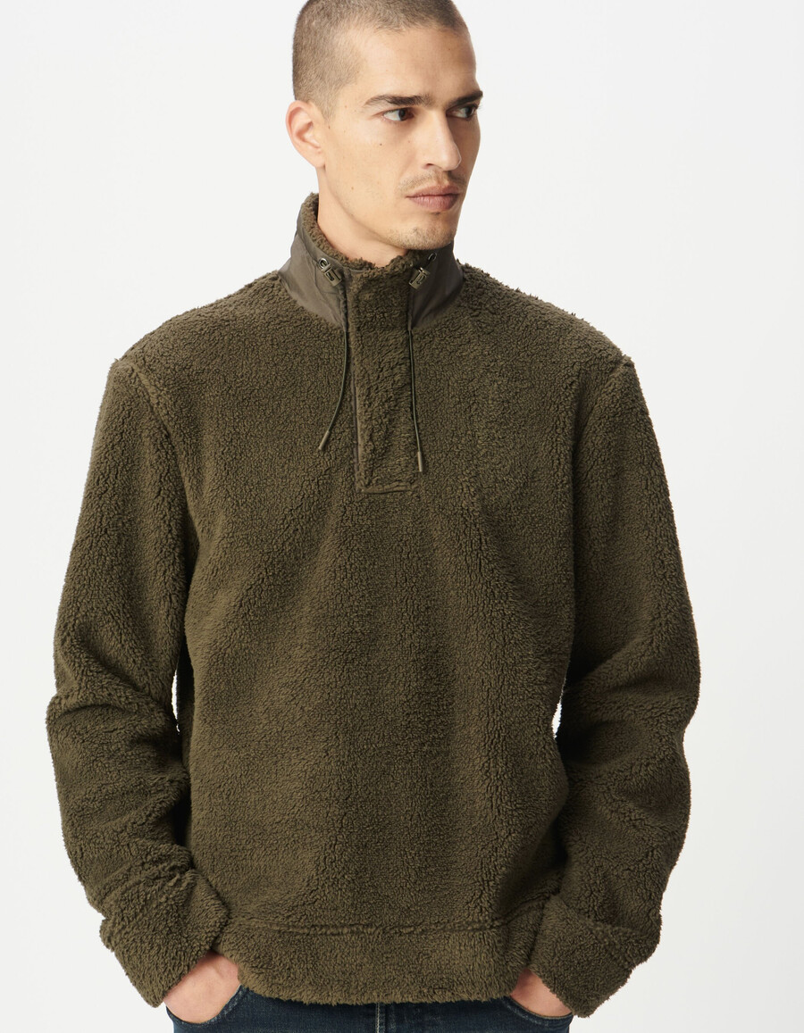 felpa da uomo in maglia sherpa color cachi con cerniera sul collo