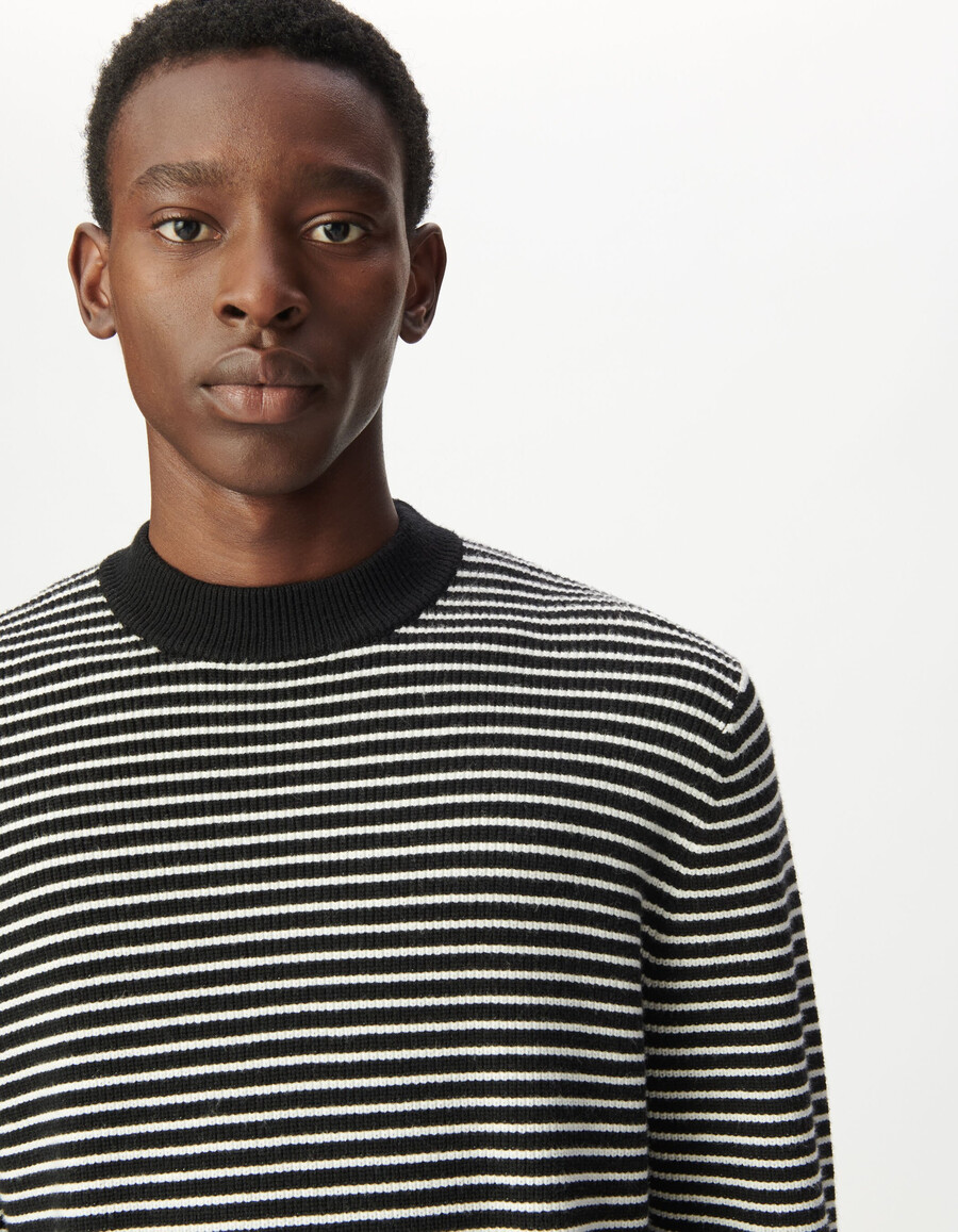 maglione da marinaio nero da uomo con strisce bianche