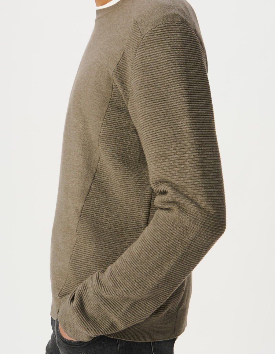 maglione da uomo in maglia seawool beige lati e maniche testurizzati